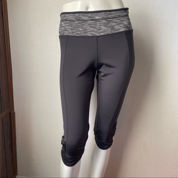 PrAna "Alyson" Gray Knicker Spacedye Crop Capri Yoga Ruched Athletic Leggings M - Picture 1 of 6